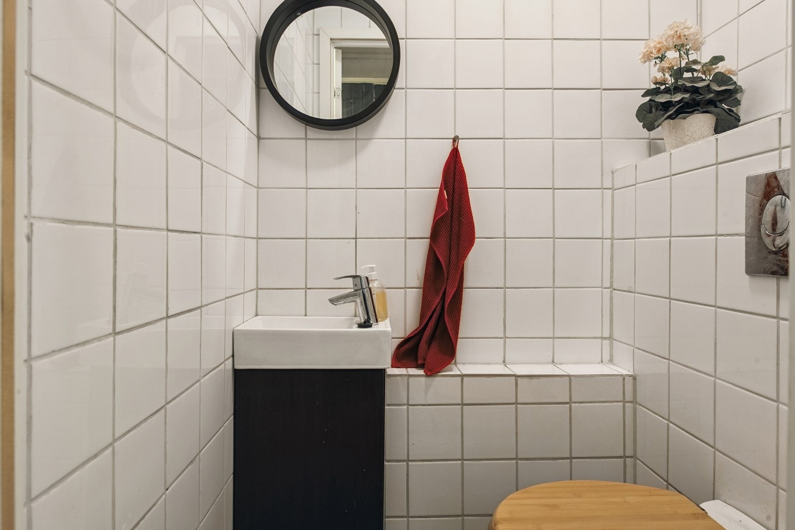 Separat toalettrom som ble oppgradert i 2020. Galleribilde