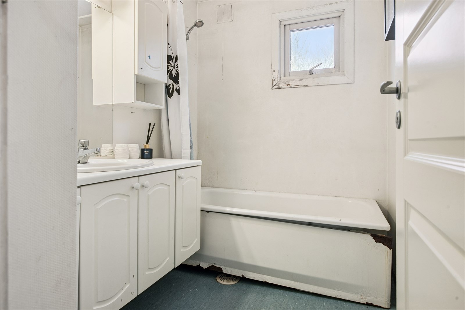 Eldre bad med behov for renovering. Galleribilde