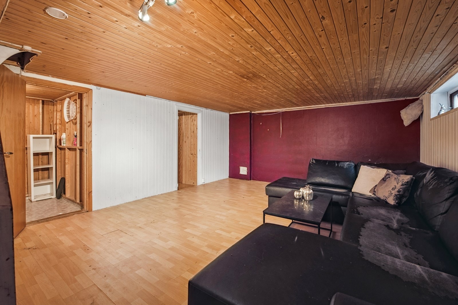 I tillegg er det et vaskerom og to boder Galleribilde