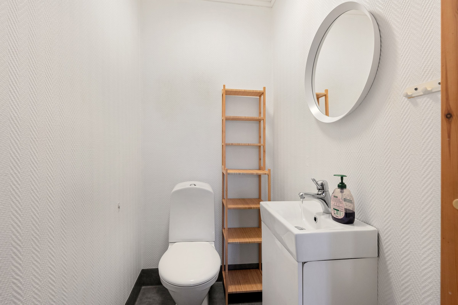 Boligen har et separat totalett i andre etasje. Galleribilde