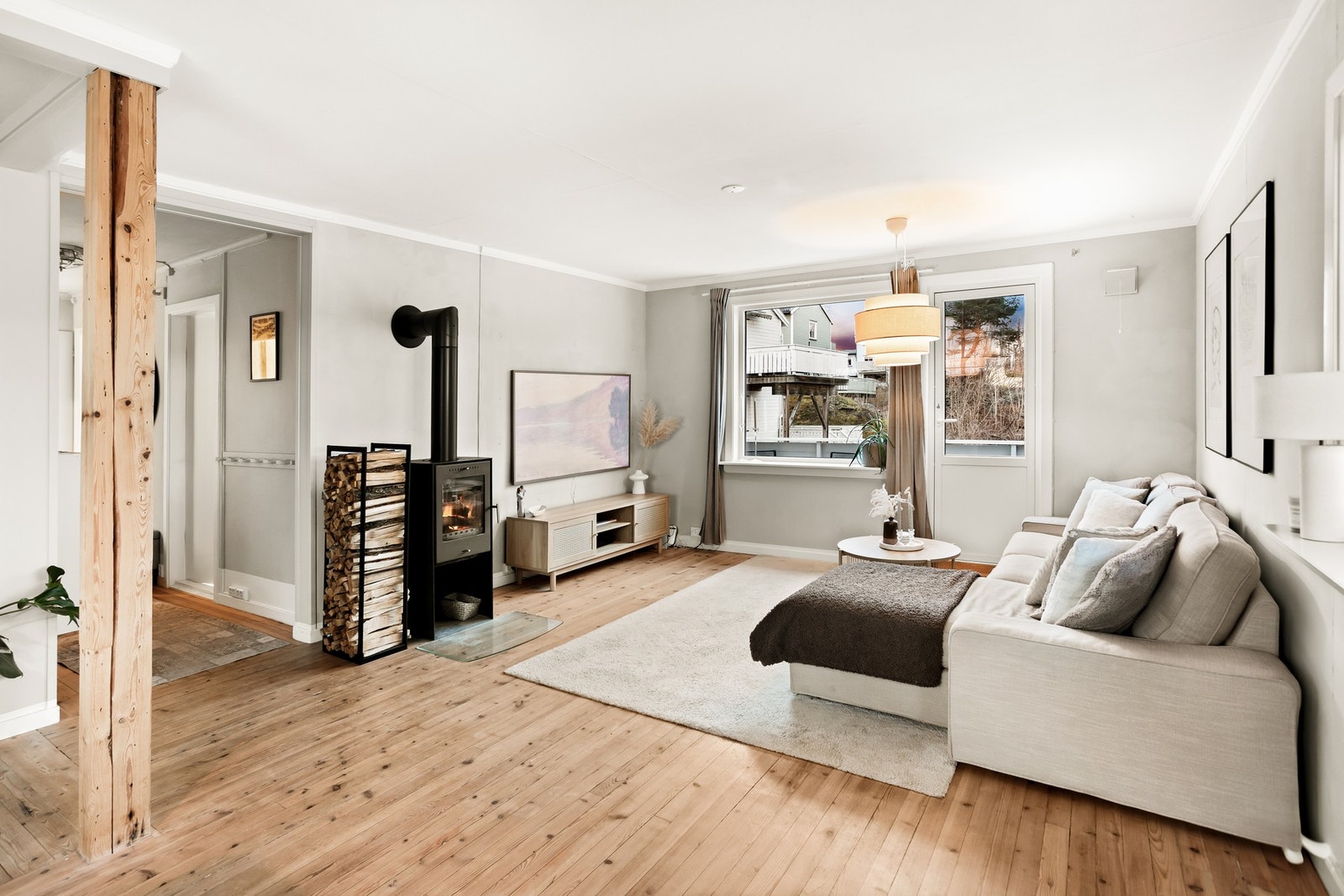 Vedovn som bidrar til en koselig stemning i stua! Galleribilde