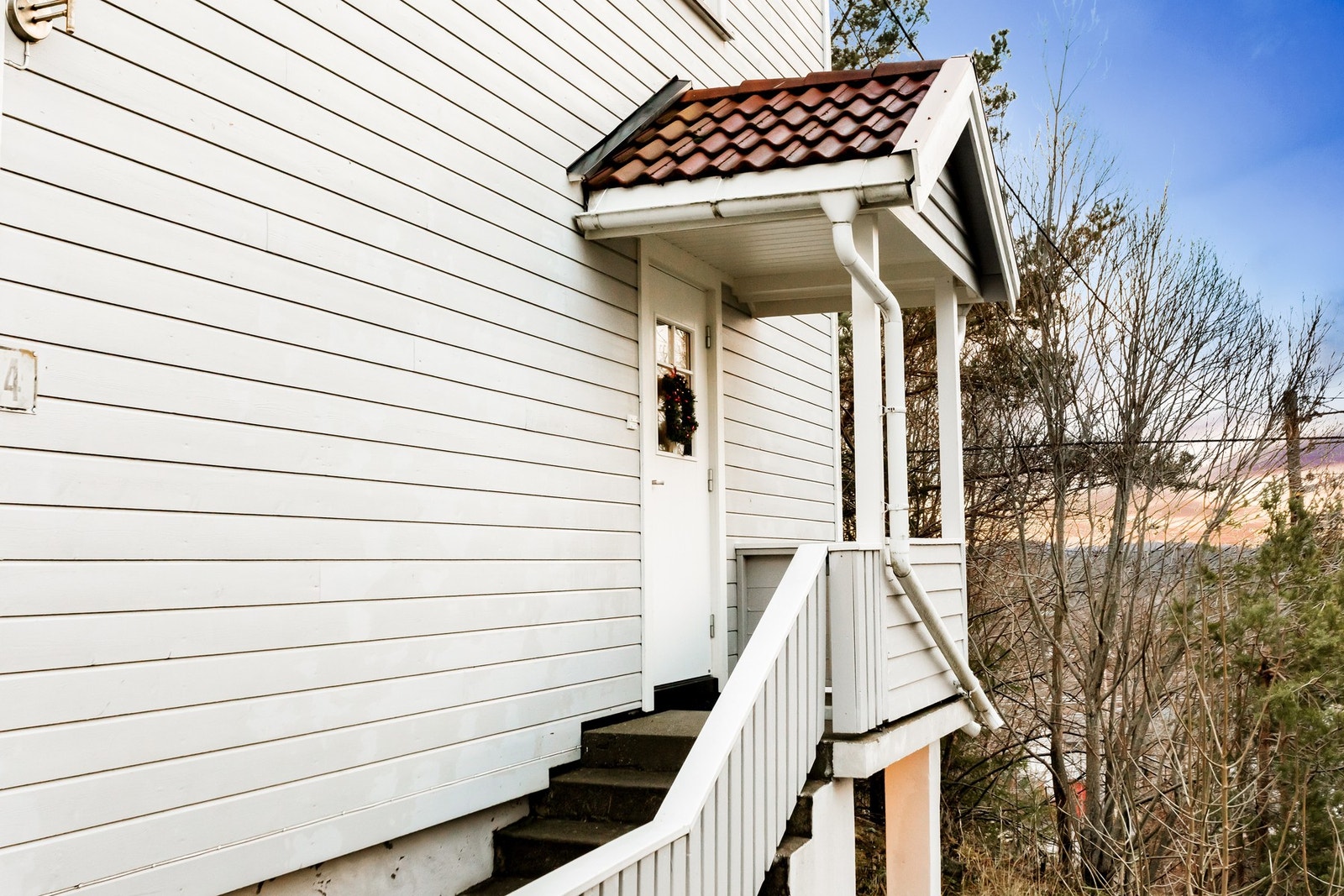 På eiendommen disponeres også biloppstillingsplass. Galleribilde