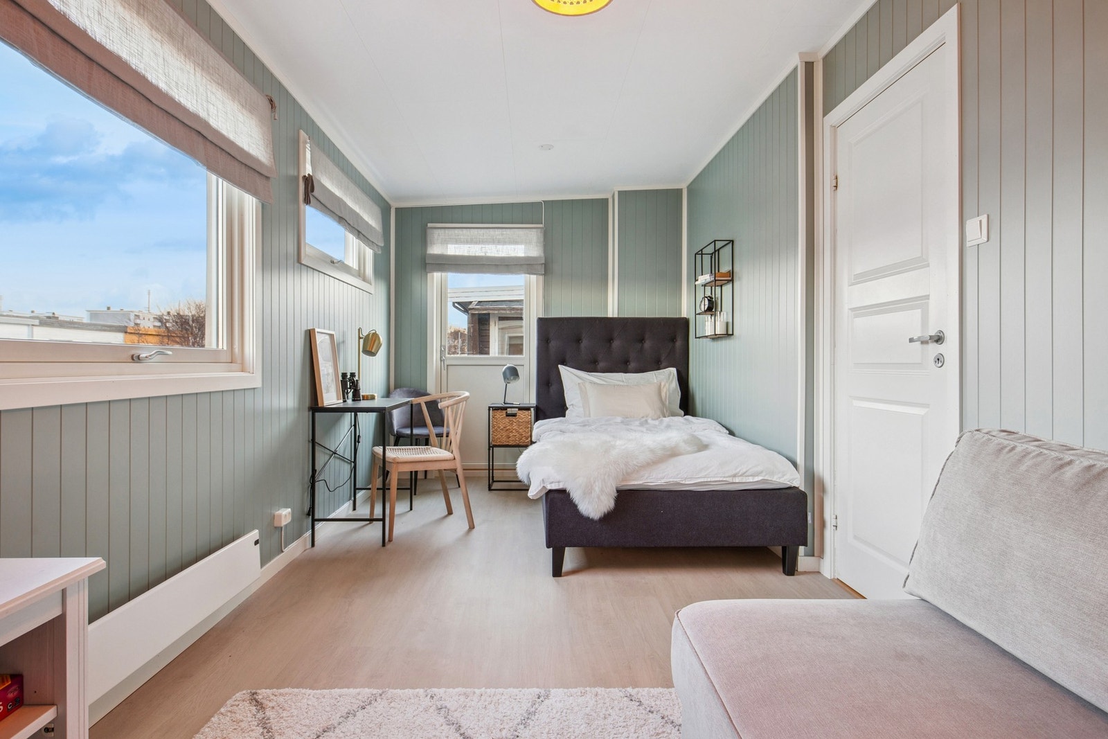 Soverom 3 / TV-stue med utgang til uteplass over carport Galleribilde