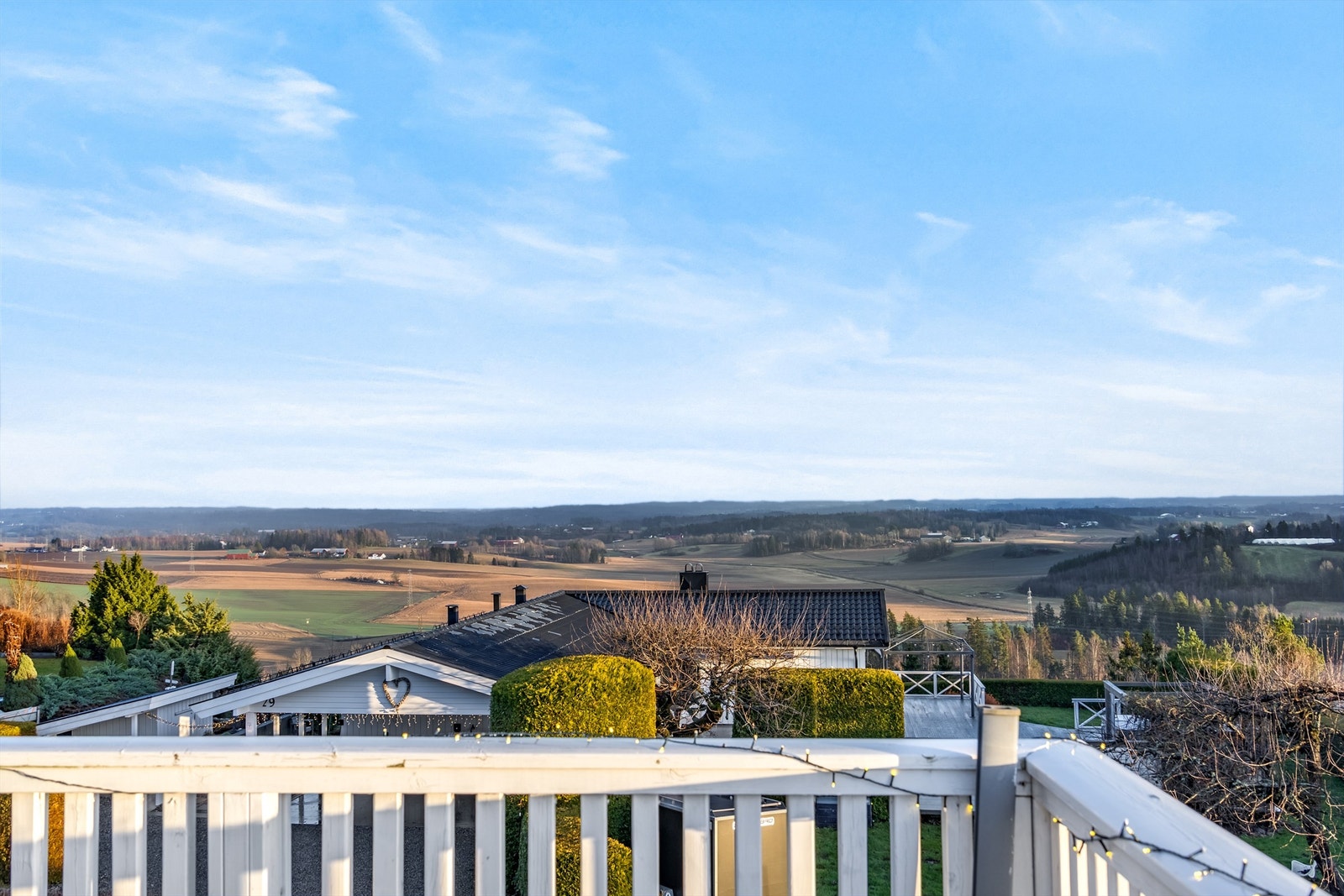 Boligen ligger i et etablert og barnevennlig boligområde. Galleribilde