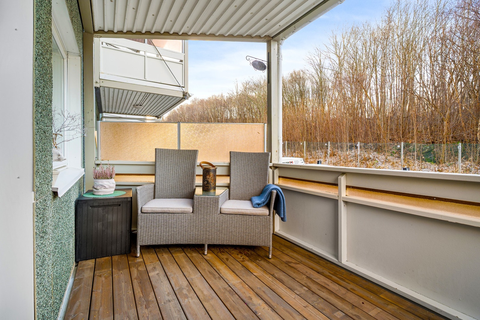Balkongen er i overkant av 7m² og har god plass til ønsket møblement, grill mm. Galleribilde