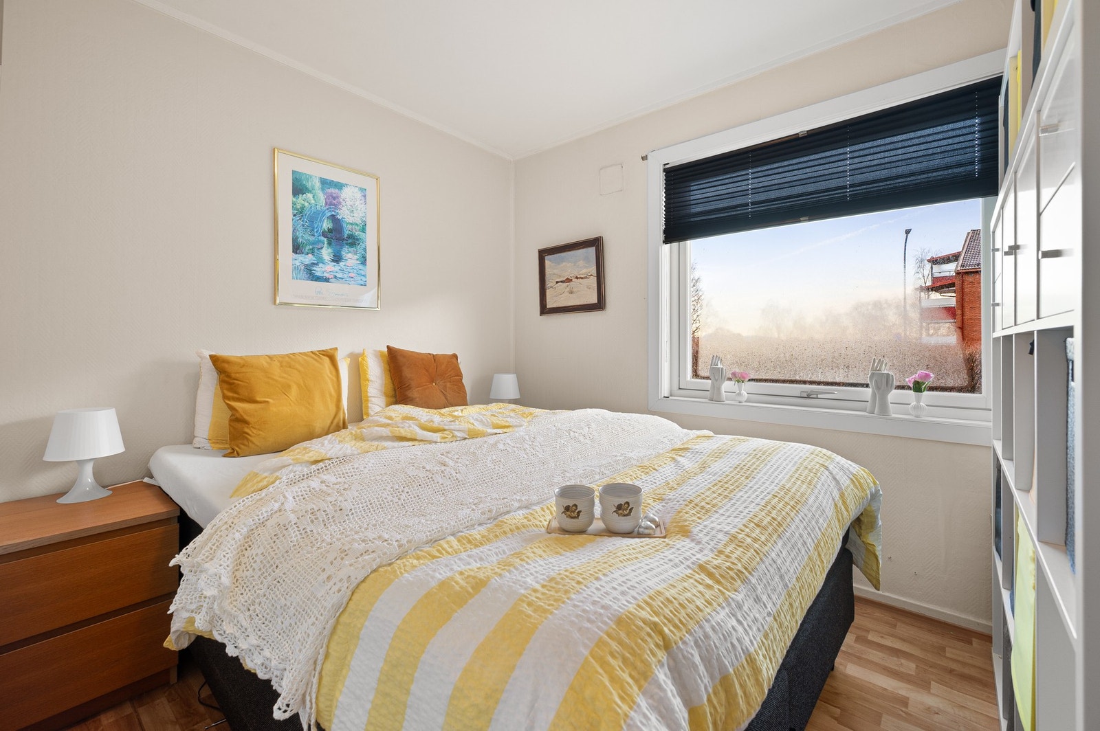 Soverom 2 er delt inn med walk-in garderobe. Soveromsavdelingen er ca. 7m². Galleribilde