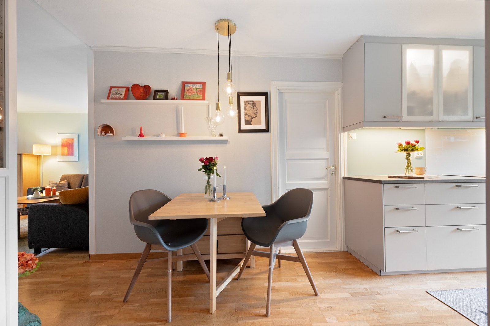 Felleskostnadene inkluderer bl.a. tv/internett, kommunale avgifter, renhold mm. Galleribilde