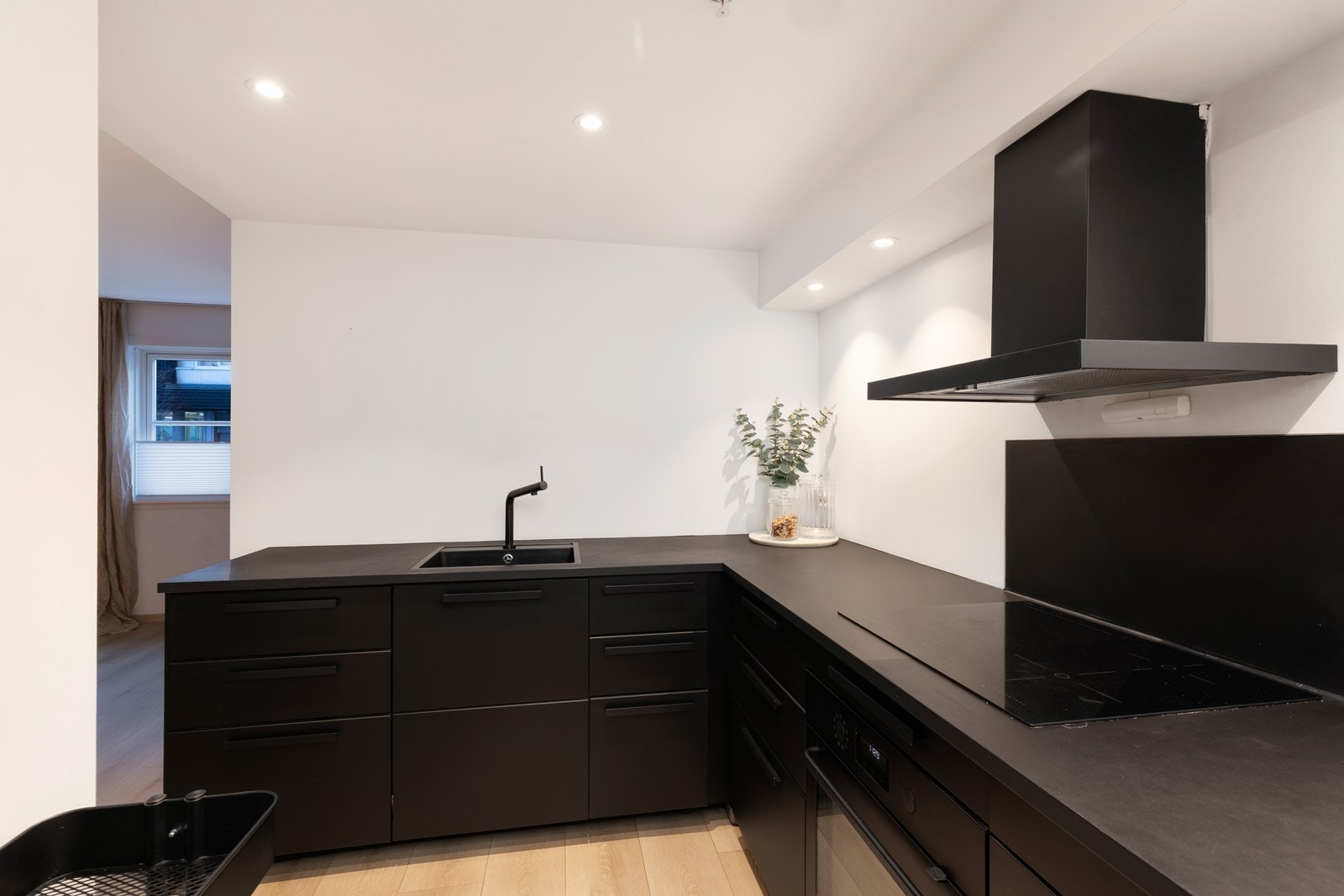 Kjøkken med integrerte hvitevarer Galleribilde