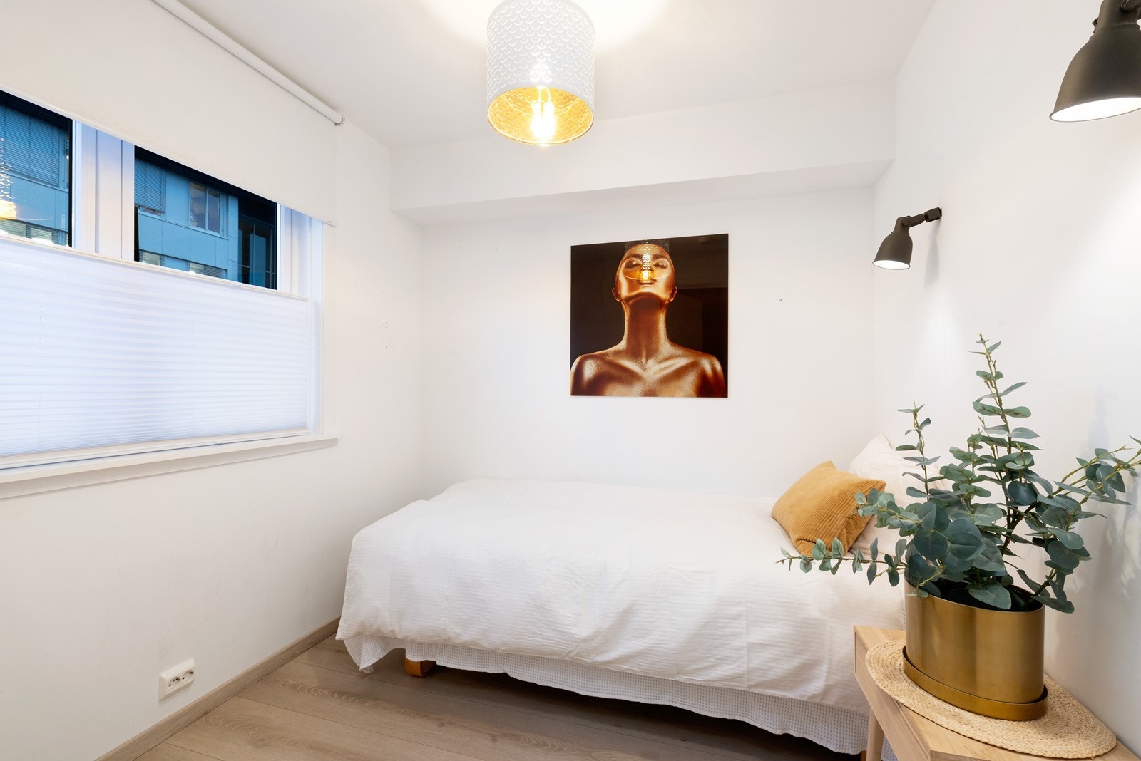 Soverom 1 med plass til dobbeltseng Galleribilde