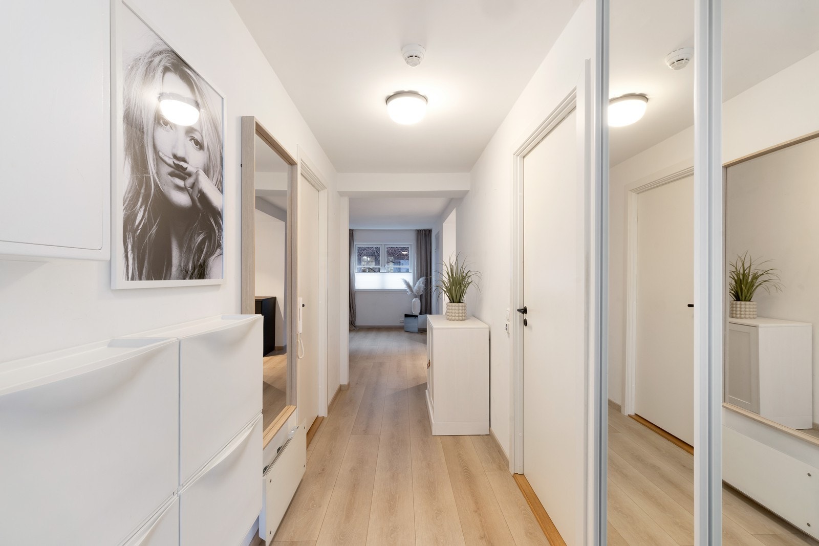 Gang med oppbevaringsløsning Galleribilde