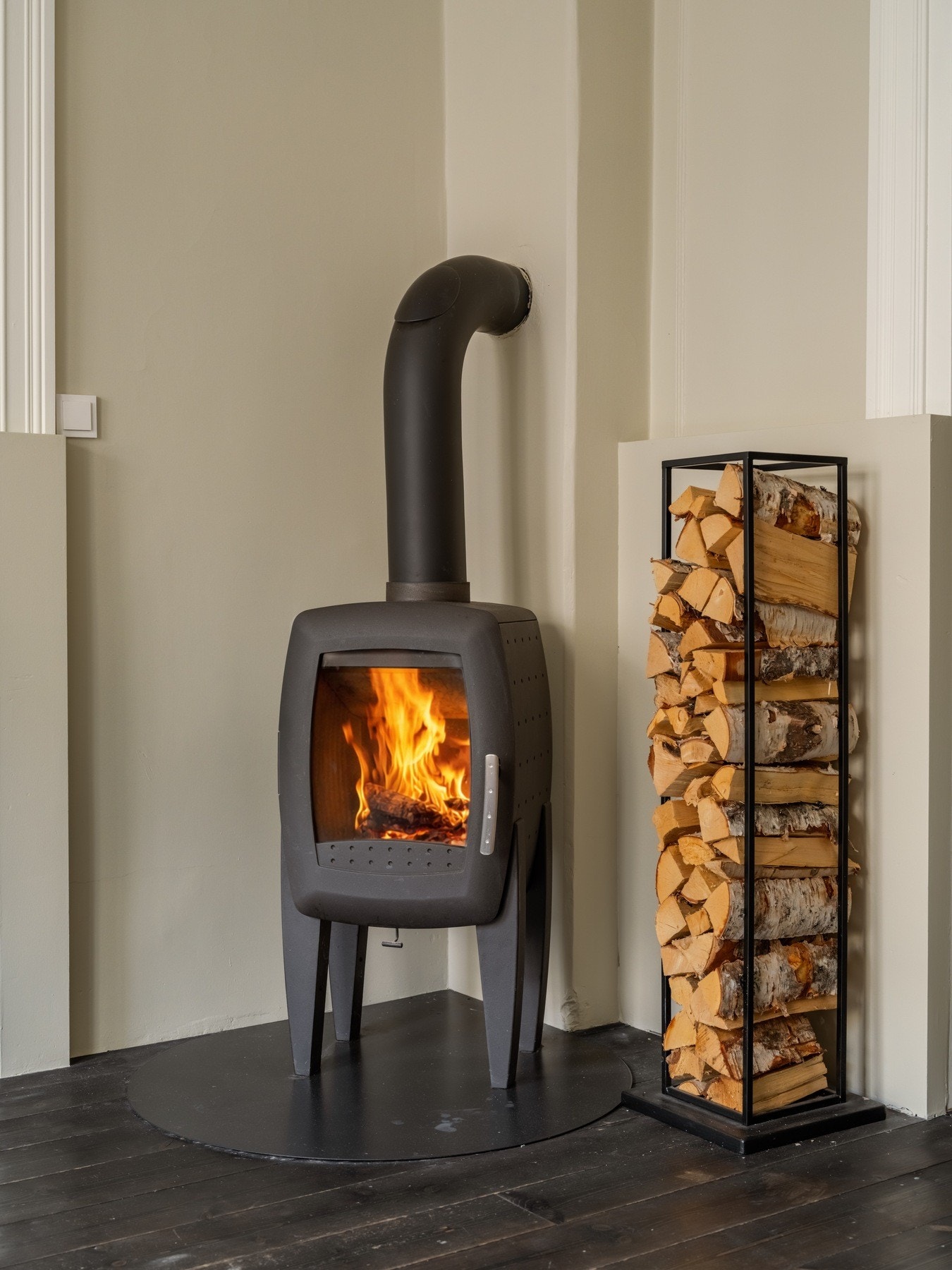 Den lune peisovnen varmer godt på de kaldeste høst og vinterdagene. Galleribilde