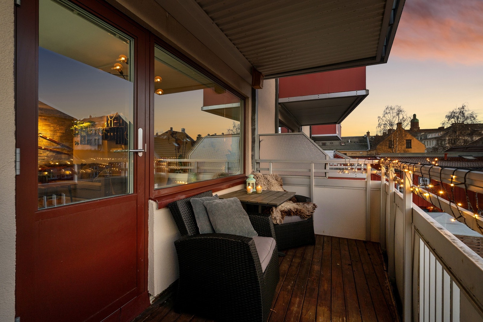 Balkong på ca. 7 kvadratmeter med gode møbleringsmuligheter for en hyggelig sittegruppe. Galleribilde