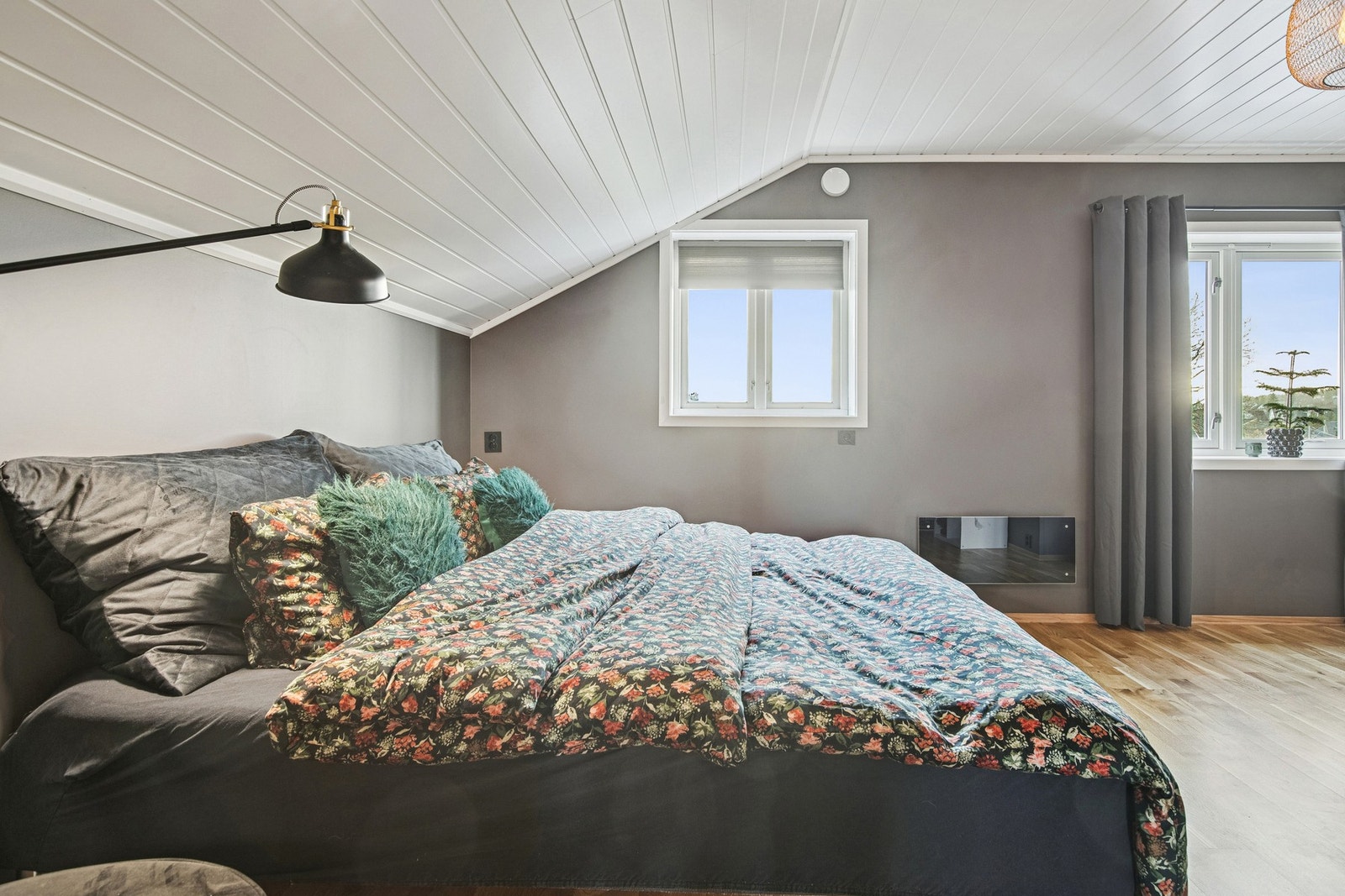 Soverom 3 med plass til dobbeltseng og tilhørende møblement. Galleribilde