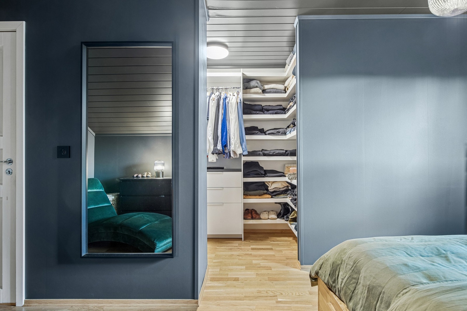 På hovedsoverommet er det et separat walk-in closet. Galleribilde