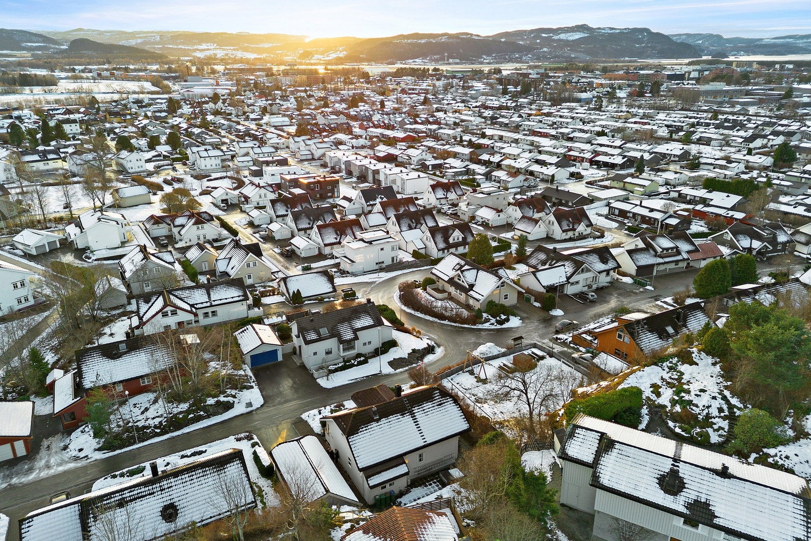 Sentral, men tilbaketrukket beliggenhet i Nypevangen - Se 360-visning i annonsen! Galleribilde