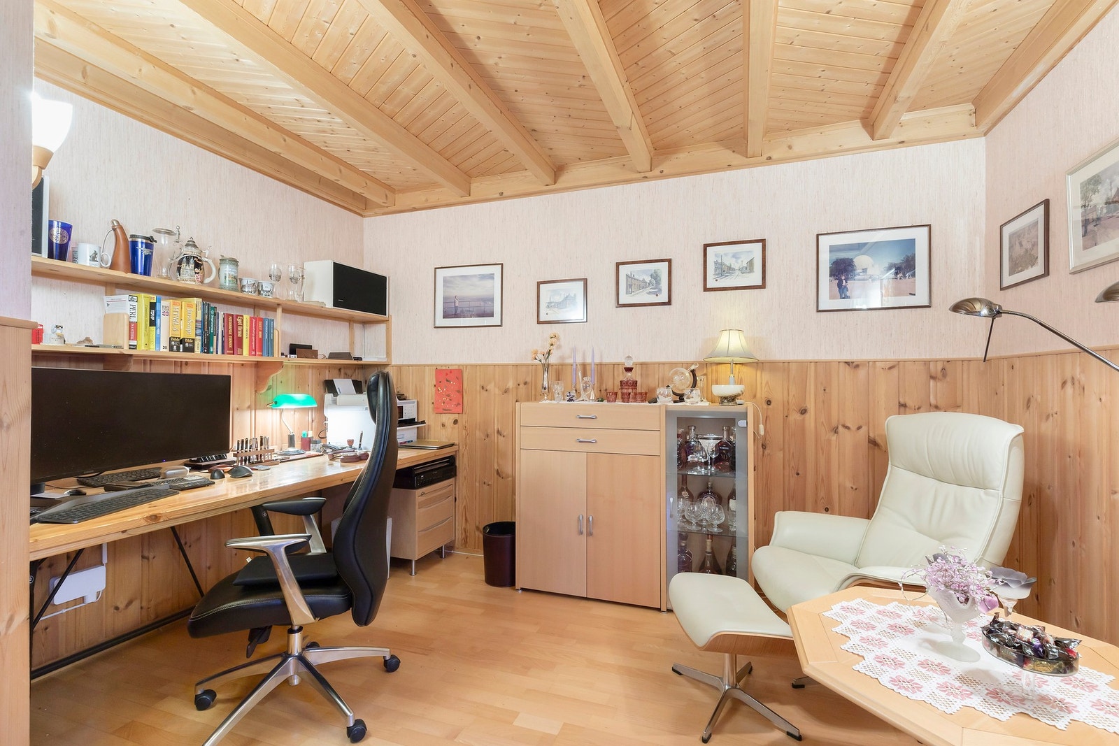 Rom i 1. etasje på 11,5 kvm er i dag benyttet til kontor. Galleribilde
