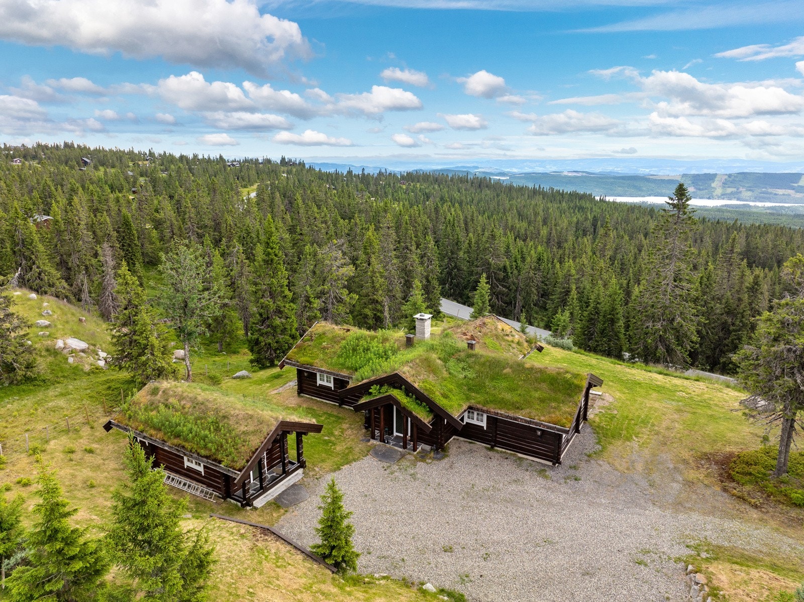 Unik beliggenhet i ett meget popluært område, nesten to mål eiet tomt! Galleribilde