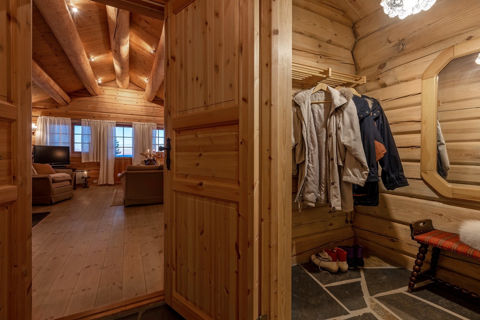 Garderoberommet ligger i tilknytning til gangen Galleribilde