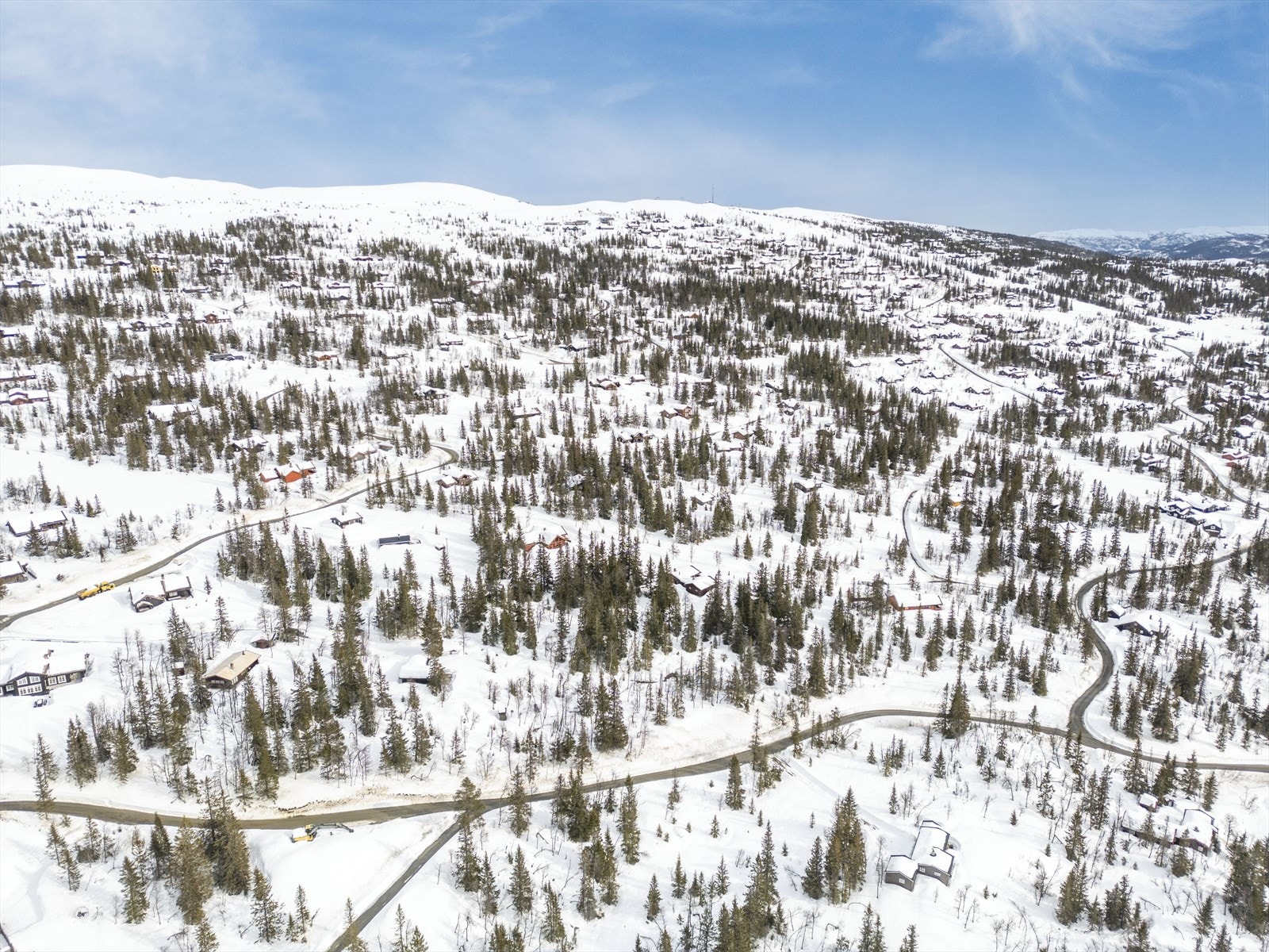 049_Vinterstid går langrennsløypene borti veien fra hytta og da er du koblet til hele løypenettet Haglebu - Tempelseter og Norefjell. I området er det flere gode fiskevann. .jpg Galleribilde
