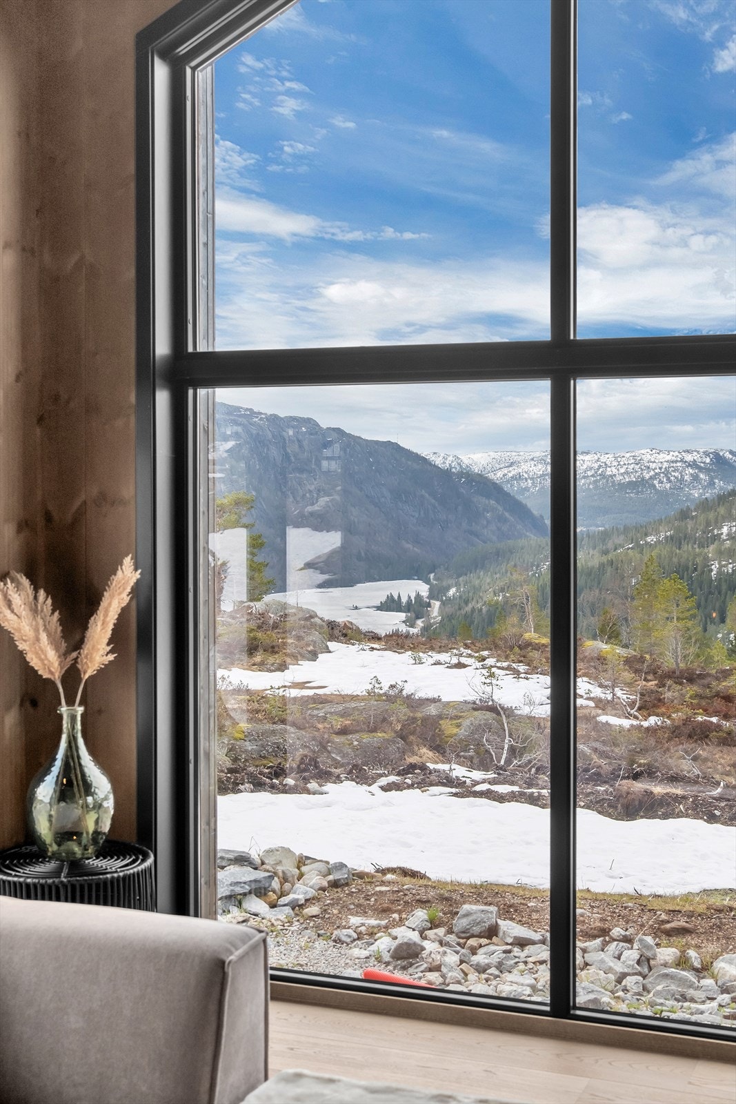 Ring hytten varm, og du kommer opp til varm hytte. Galleribilde