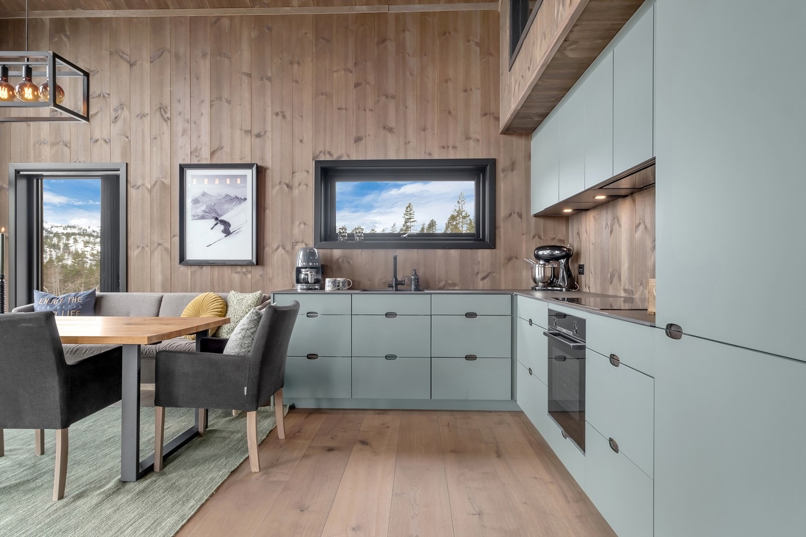 Ènstavs parkett på alle oppholdsrom. Galleribilde