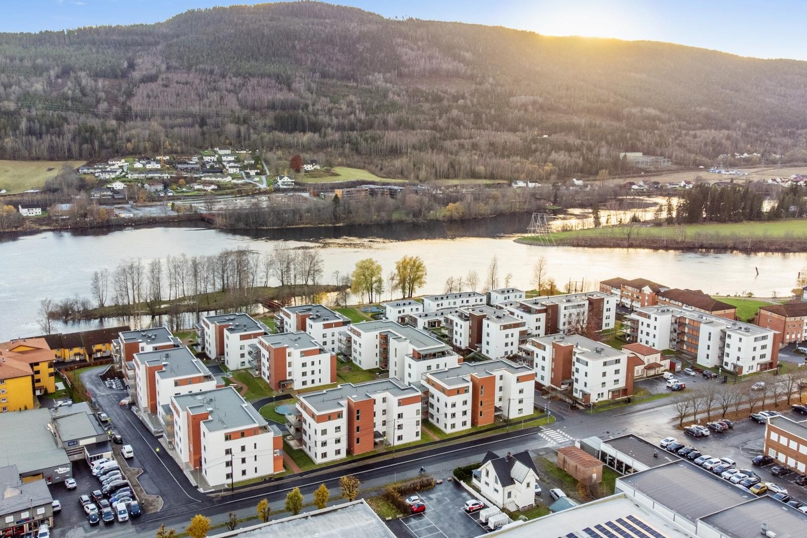 Lavblokkene er omkranset av flotte grøntområder Galleribilde