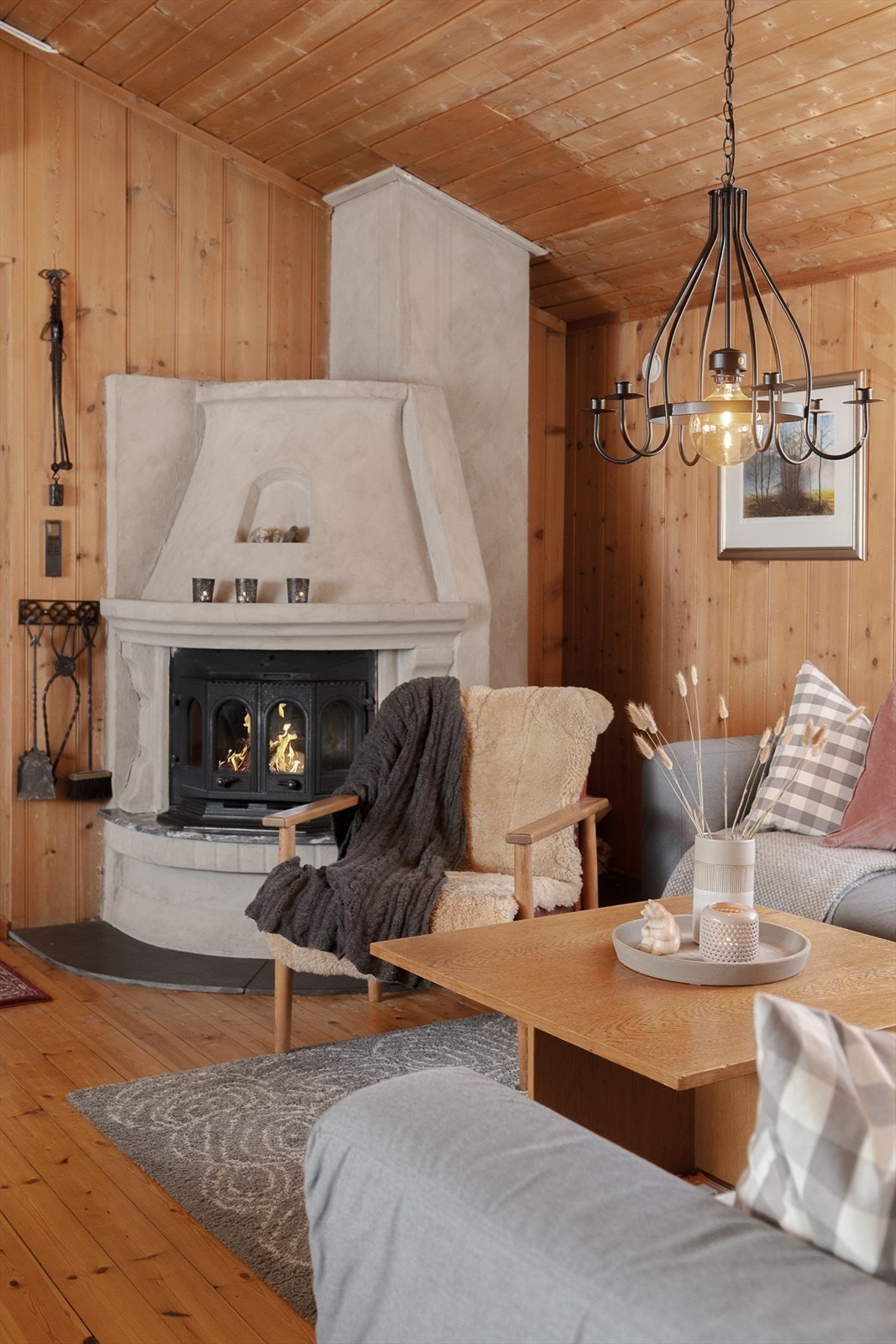 Det går mot den kalde, fine tida. Ekstra hyggelig å kose seg i ei lun og varm stue etter den dag ute på ski. Galleribilde