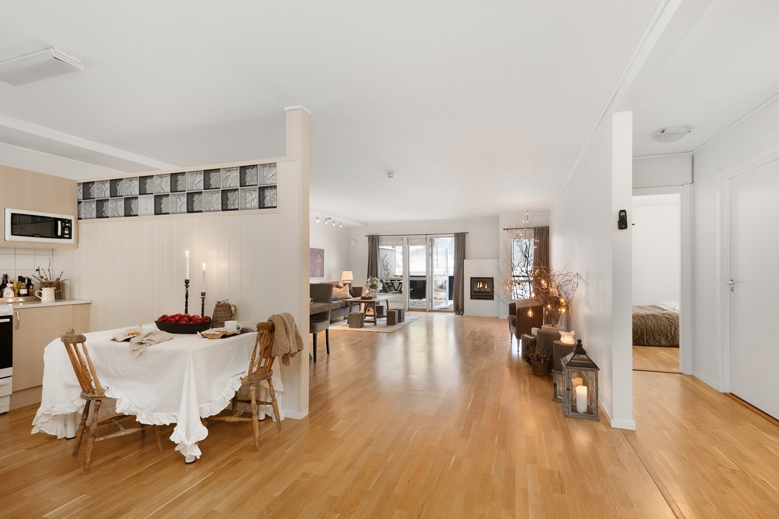 Det romslige oppholdsrommet gir fine møbleringsmuligheter. Galleribilde