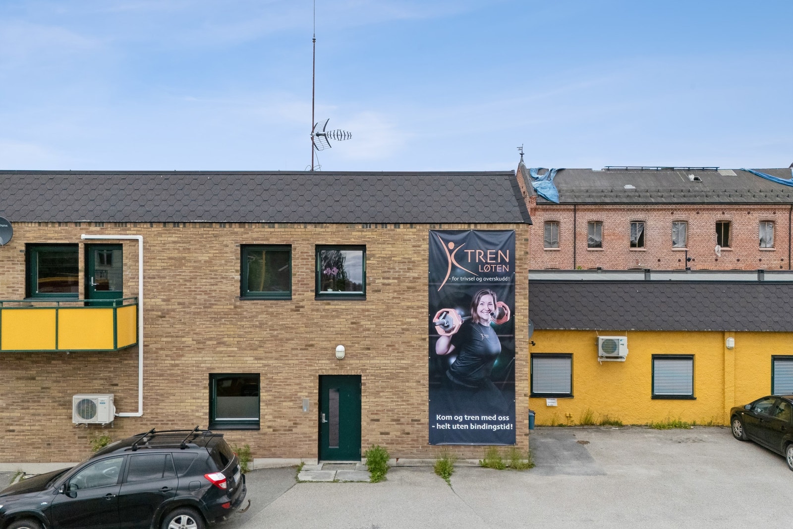 Leiligheten disponerer garasje med bod og oppstillingsplass i parkeringsanlegg. Galleribilde