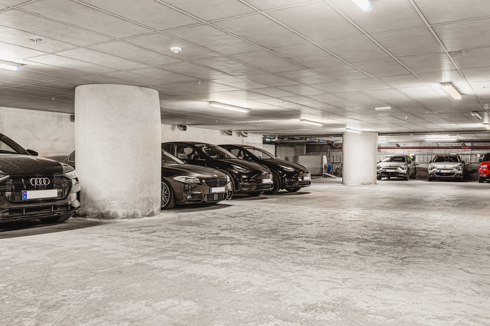 Stor garasje til leietakerne Galleribilde