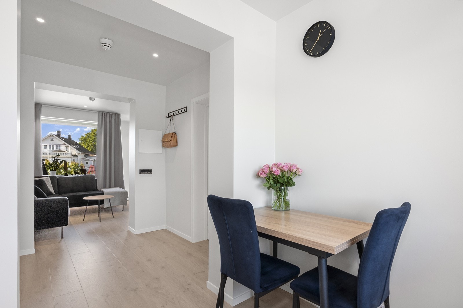 På kjøkkenet er det i dag plassert et spisebord. Galleribilde