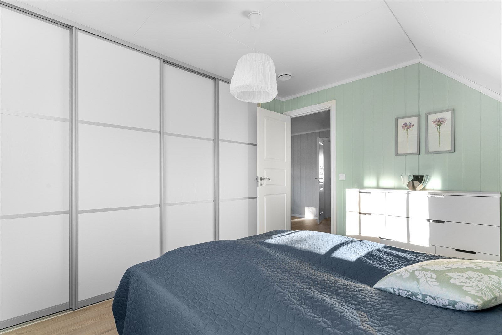 Rikelig med skapplass. Galleribilde