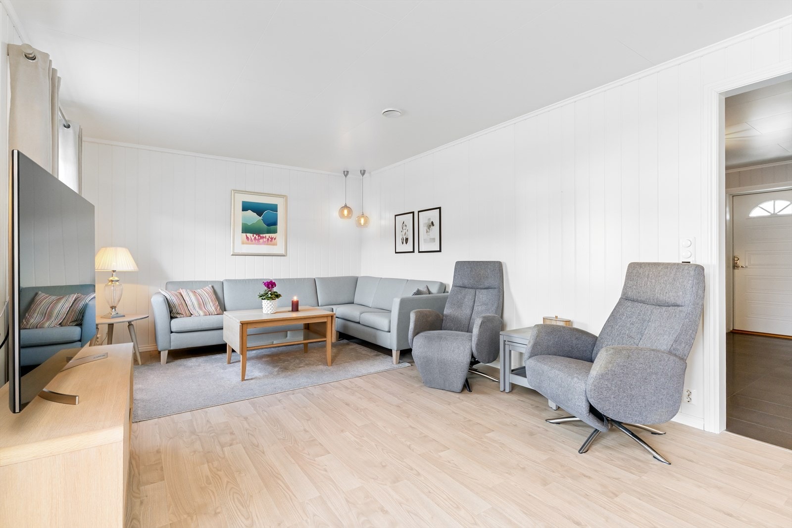 God plass til sofa- og TV-møbler. Galleribilde