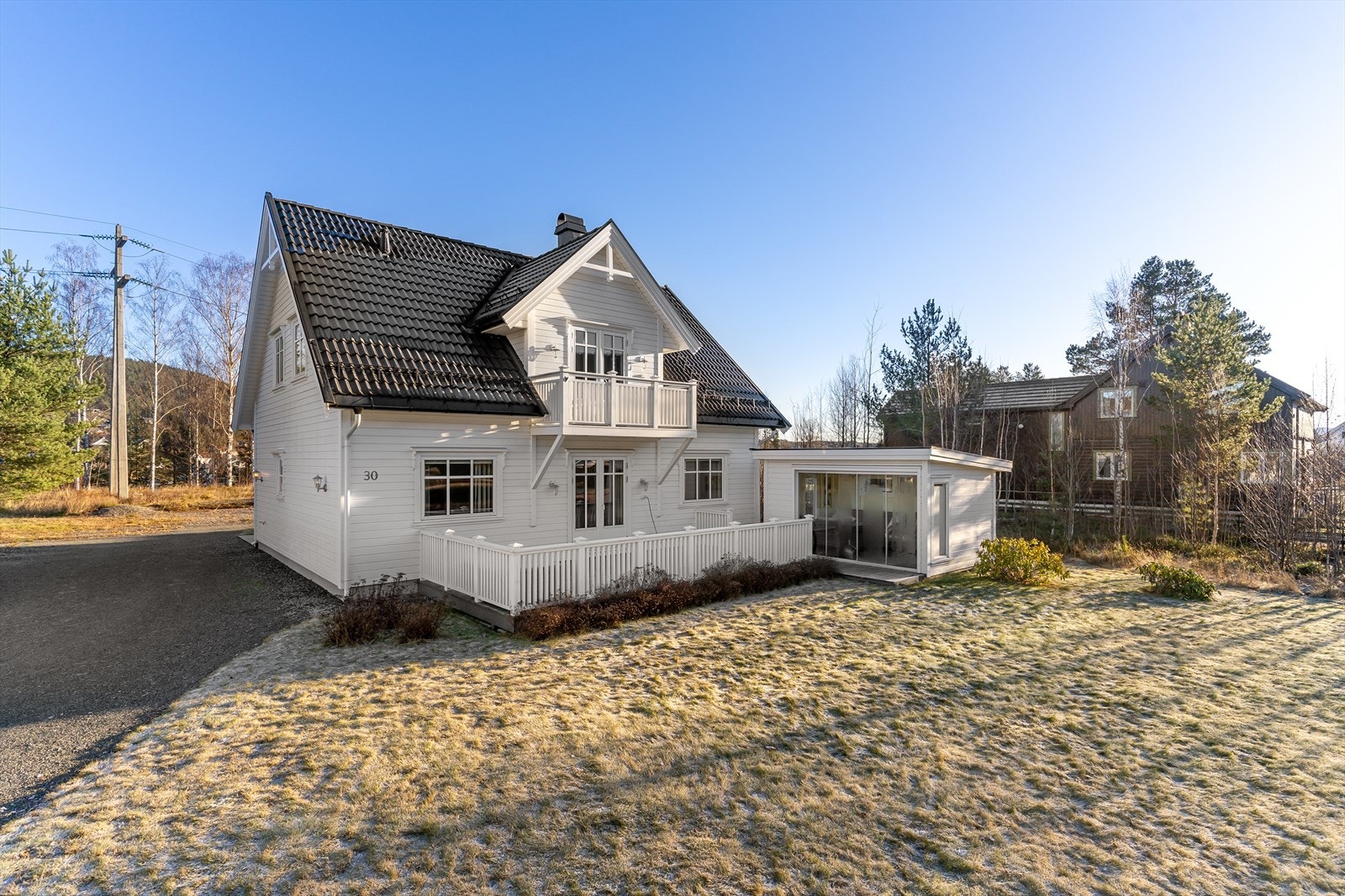 Masten i bakkant skal fjernes og blir erstattet med ny mast. Galleribilde