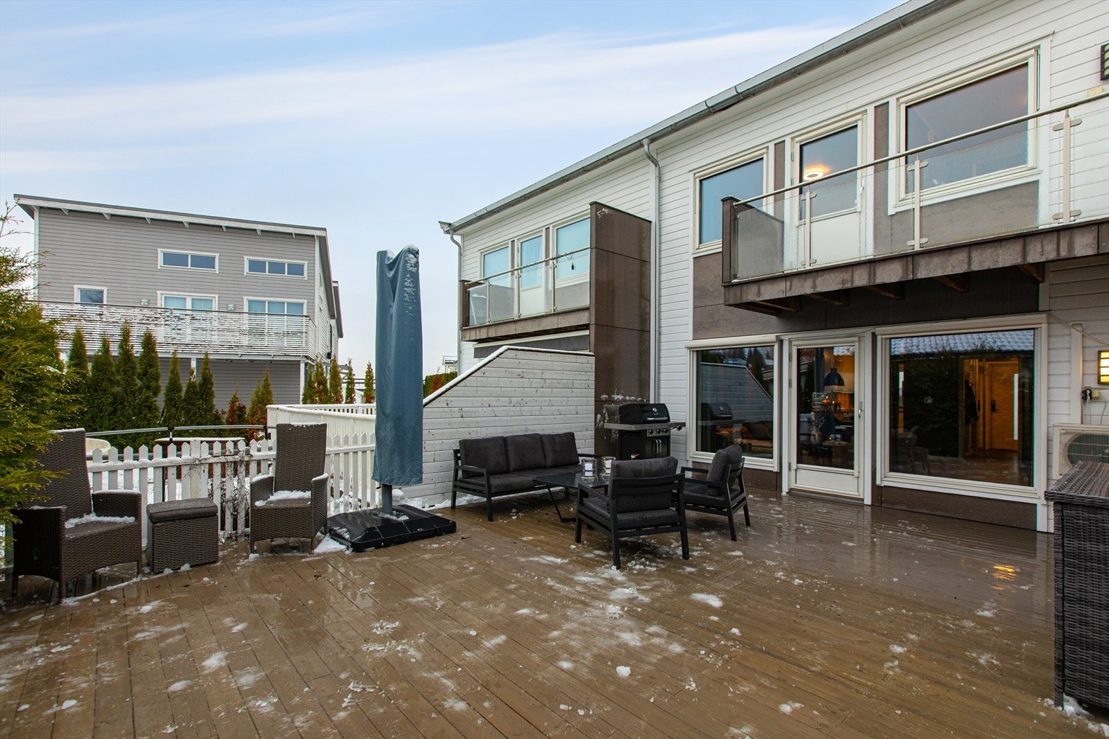 Totalt 66 m² med terrasse- og balkongareal gir gode muligheter for uteliv. Galleribilde