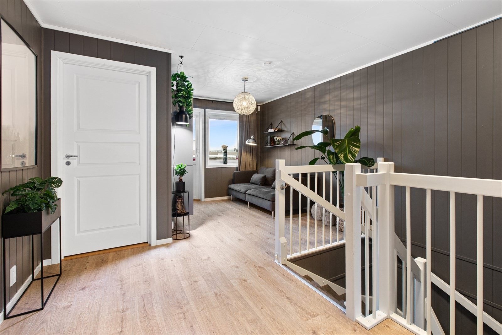 I andre etasje finner du en lys og fleksibel TV-stue, et ekstra oppholdsrom for familien. Galleribilde