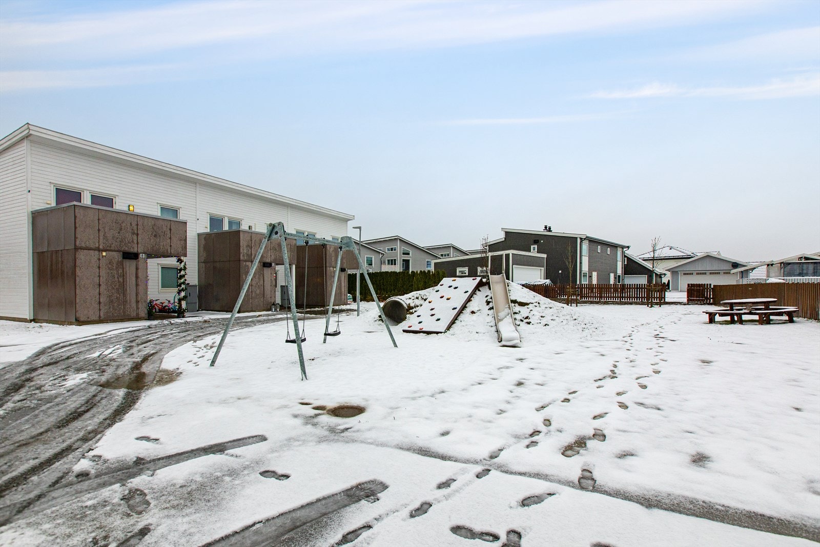 Nærområdet byr på lekeplass, fotballbane og fine turområder for hele familien. Galleribilde