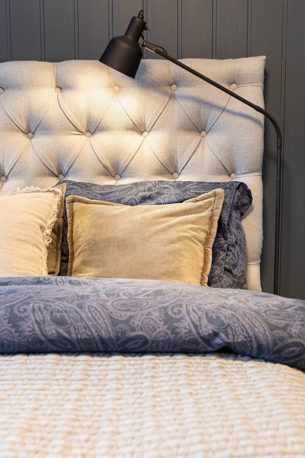 Vinduene i boligen har trelags glass fra byggeåret, som bidrar til god isolasjon. Galleribilde