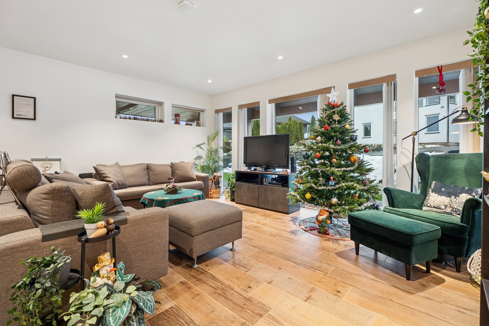 Begge enhetene har egen inngang, balansert ventilasjon og privat uteplass. Galleribilde