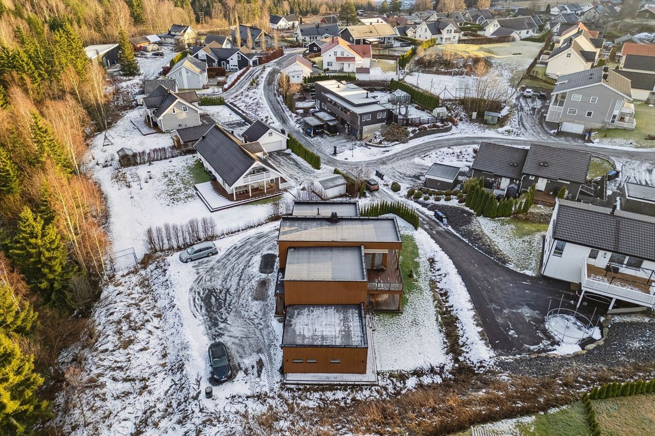 Her bor du med umiddelbar nærhet til skog og mark med fine turmuligheter Galleribilde