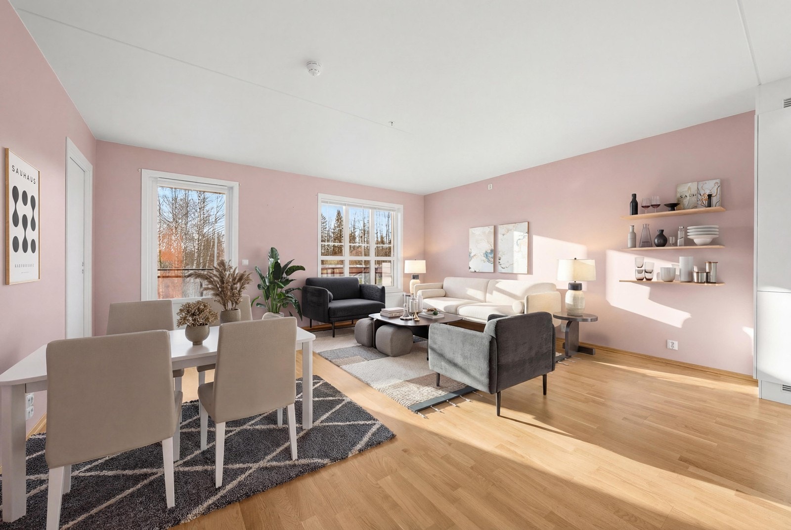 Åpen stue- og kjøkkenløsning gir rom for både sofagruppe og spisebord.
(digitalt stylet) Galleribilde