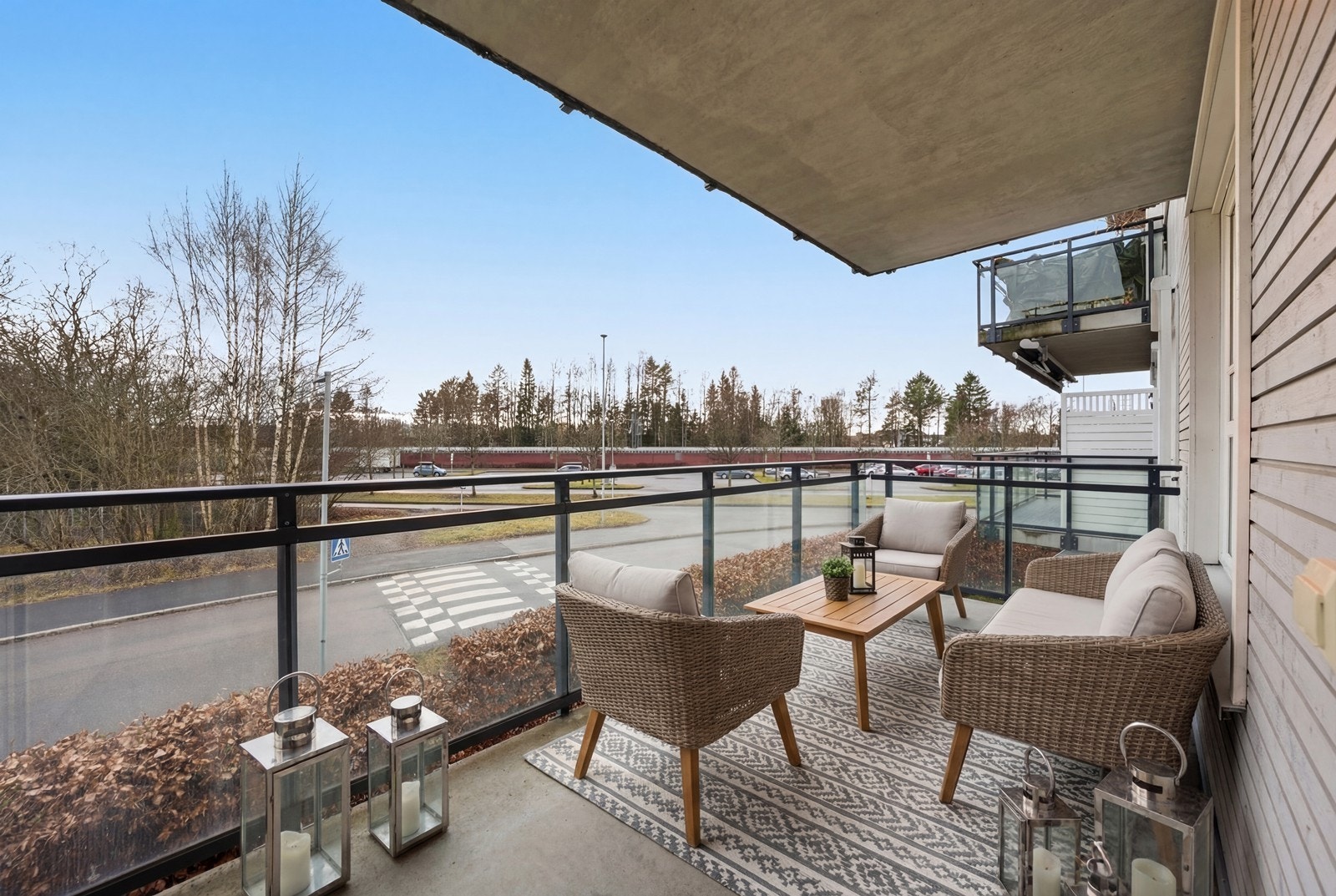 Den romslige balkongen på 9 m² gir en fin forlengelse av stuen. (digitalt stylet) Galleribilde