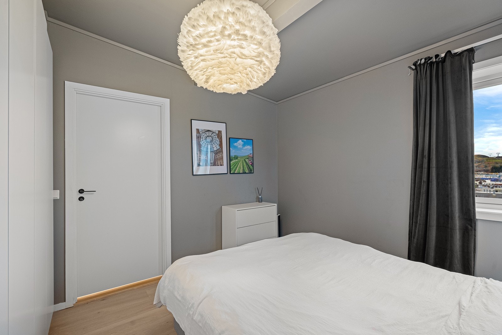 Garderobeskap som følger handel Galleribilde