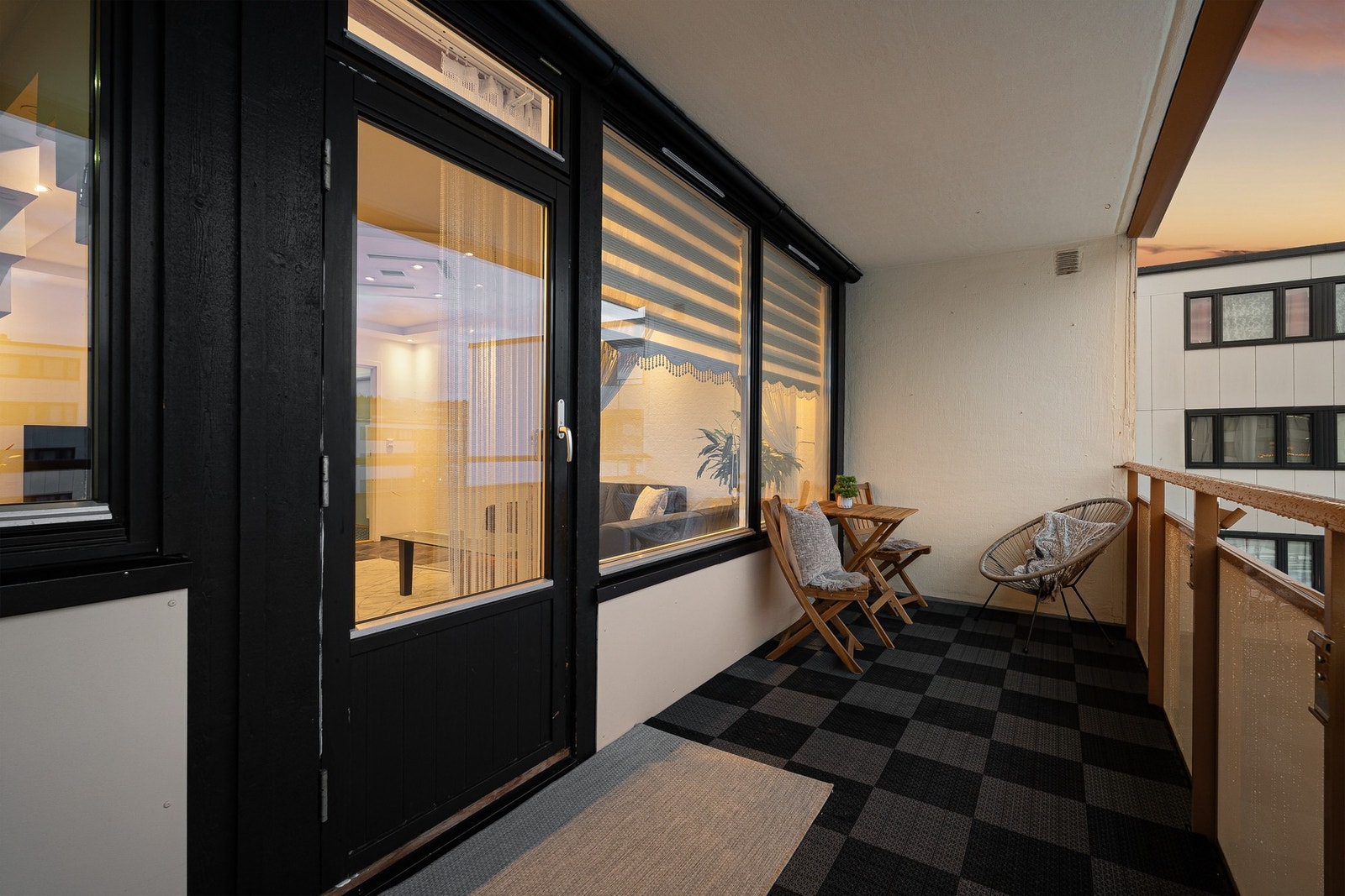 Plass til forskjellige utemøbler og grill. Galleribilde