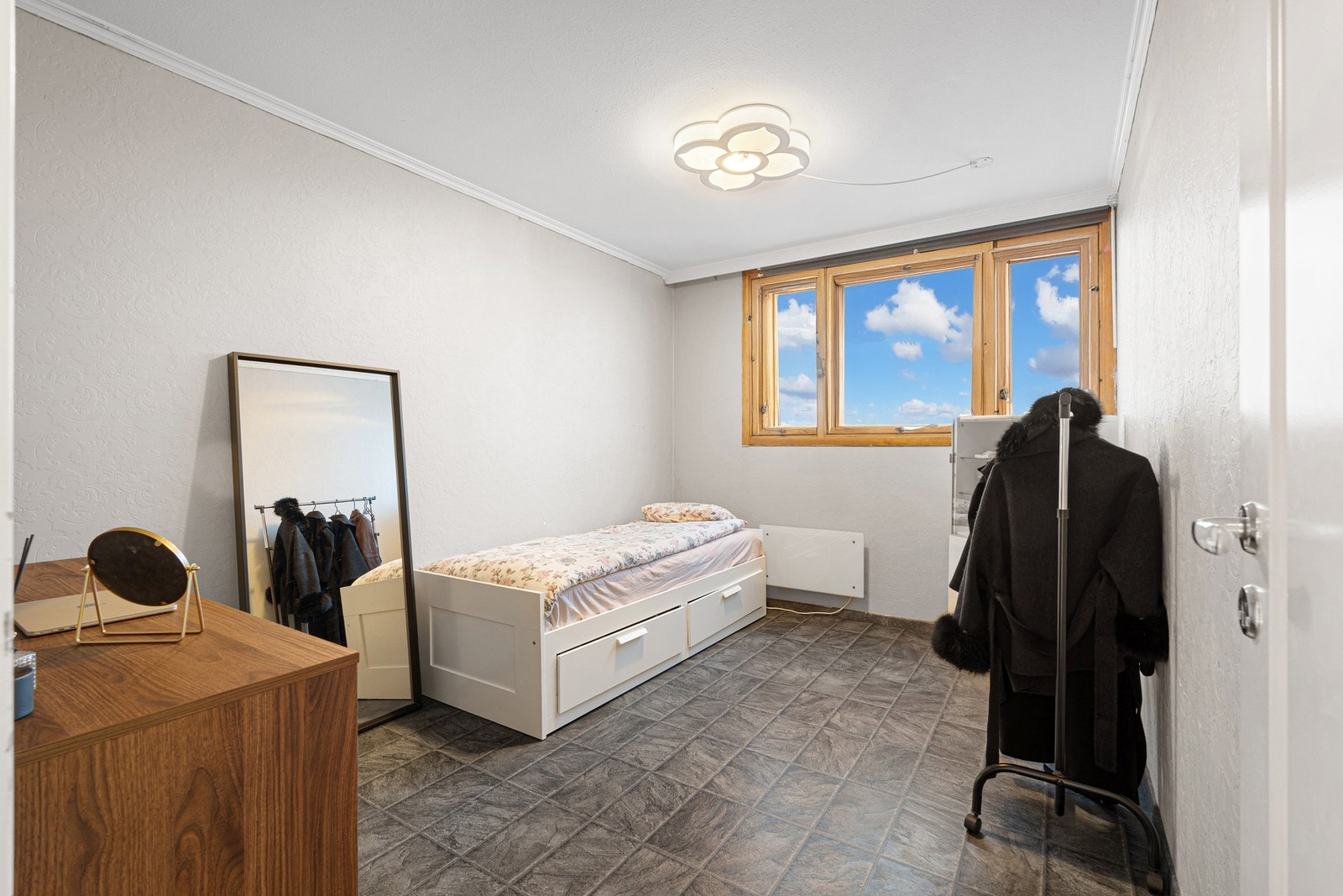 Soverom 3 på 10,5 m², perfekt som barnerom eller kontor. Galleribilde