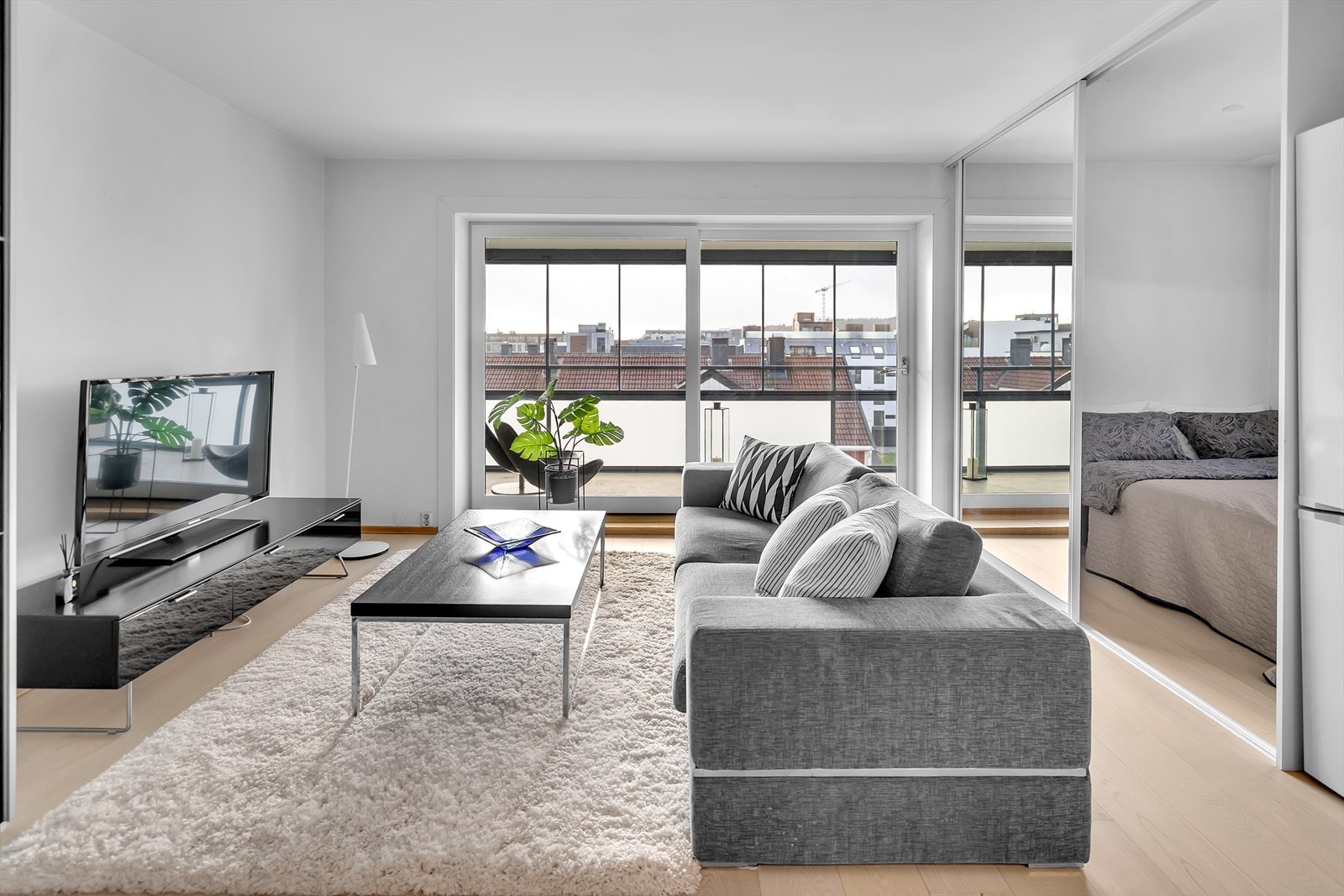 Del av stuen er skilt av med skyvedører, slik at du har en praktisk alkove ifm. stuen. Galleribilde