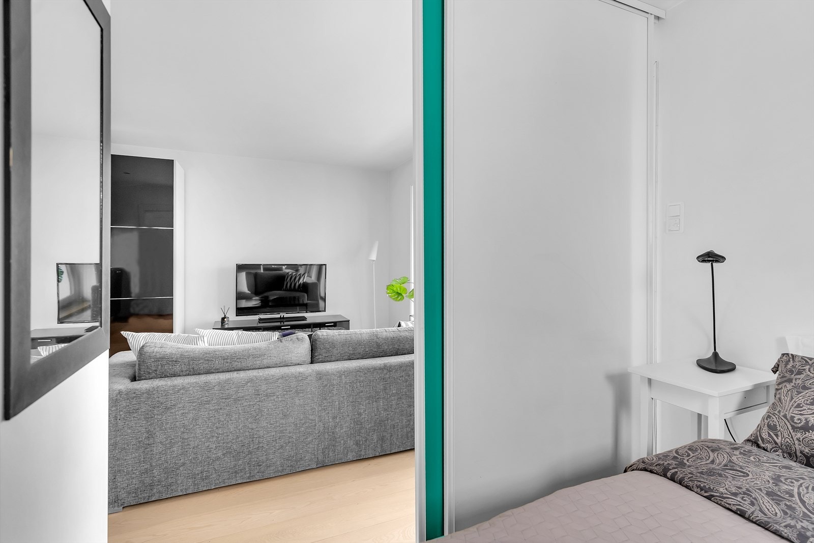 Del av stuen er skilt av med skyvedører, slik at du har en praktisk alkove ifm. stuen. Galleribilde