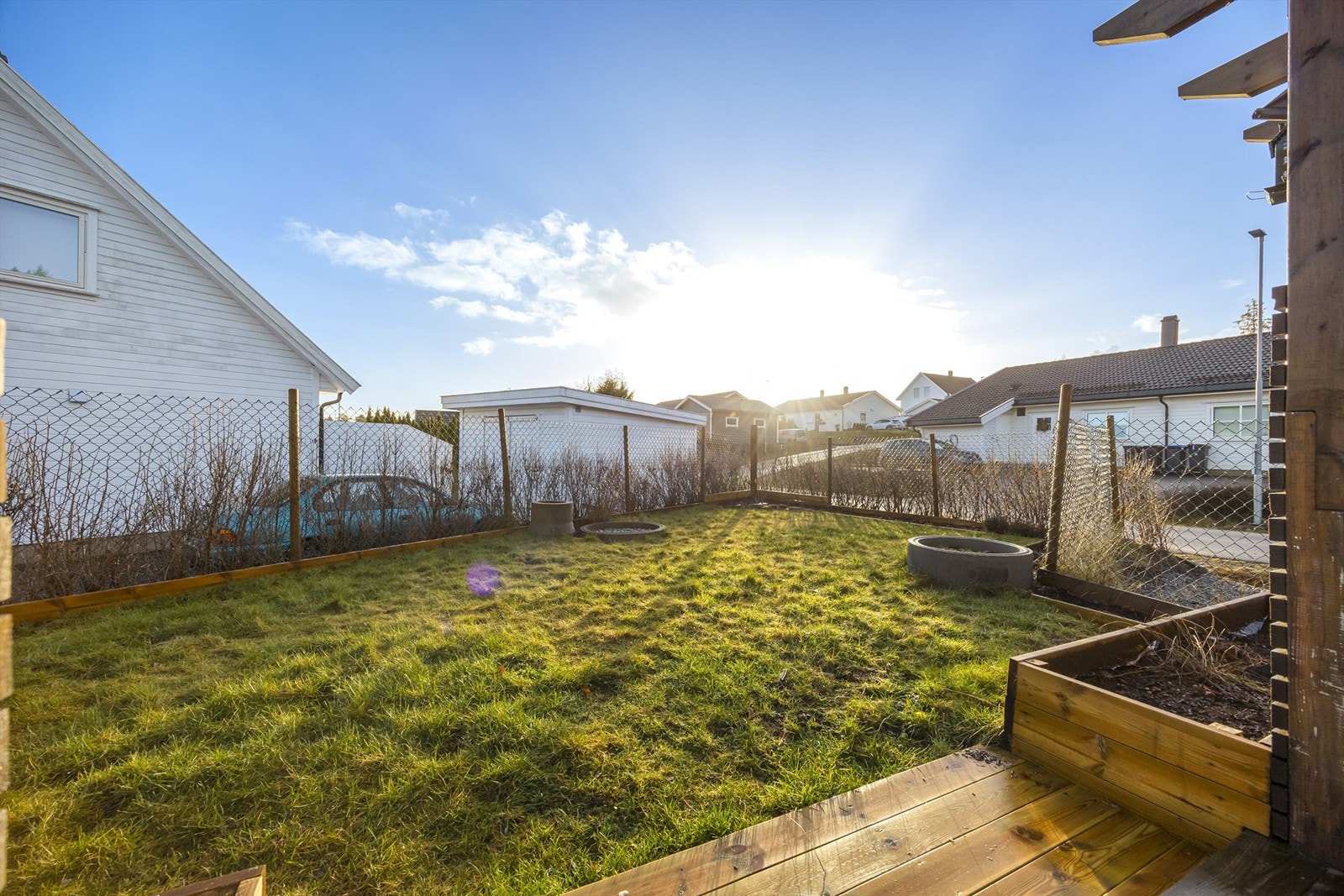 Flott hage, perfekt for hund eller beplantning. Galleribilde