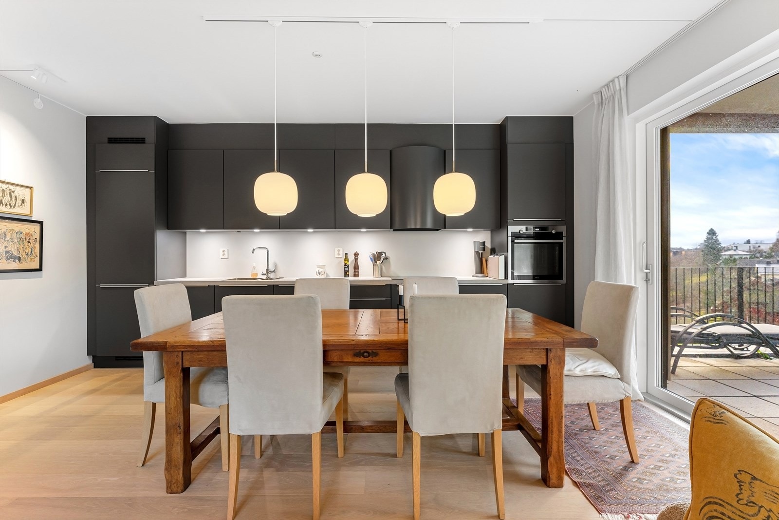 Plass til et stort spisebord. Galleribilde