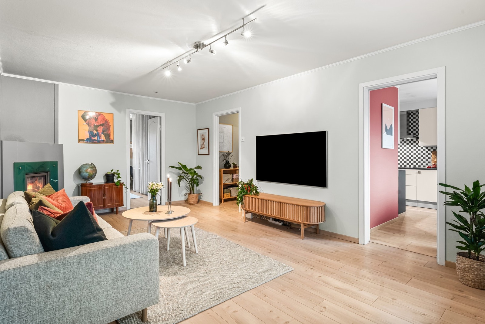 Fra stuen tar vi turen videre inn på kjøkkenet. Galleribilde